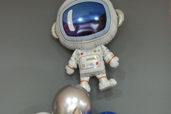 Σύνθεση μπαλονιών με θέμα Αστροναύτης